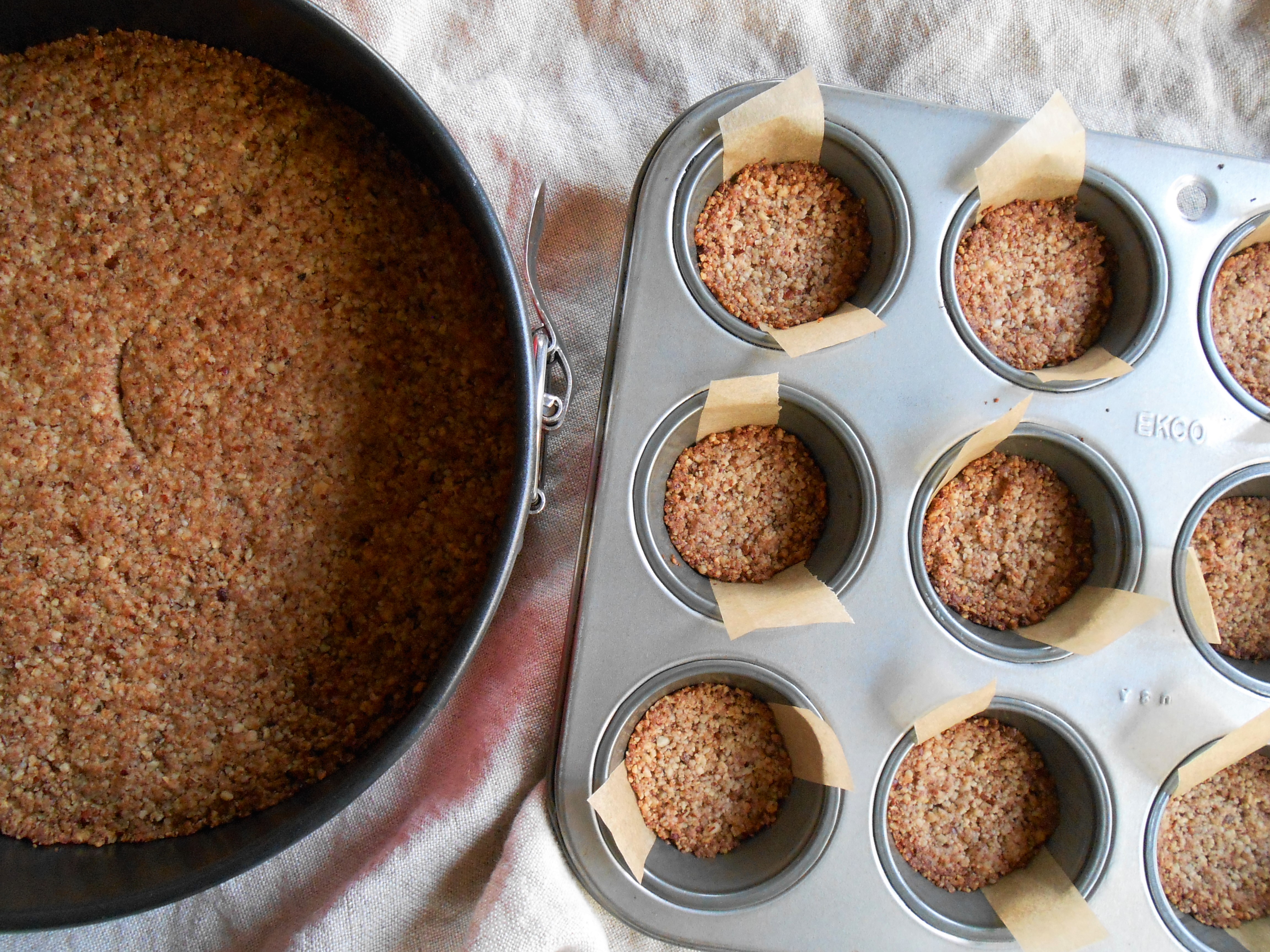 Pumpkin Cheesecake with Pecan Cookie Crust